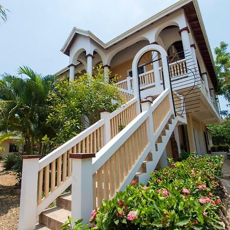 Caribbean Shores Bed & Breakfast Dangriga Eksteriør bilde