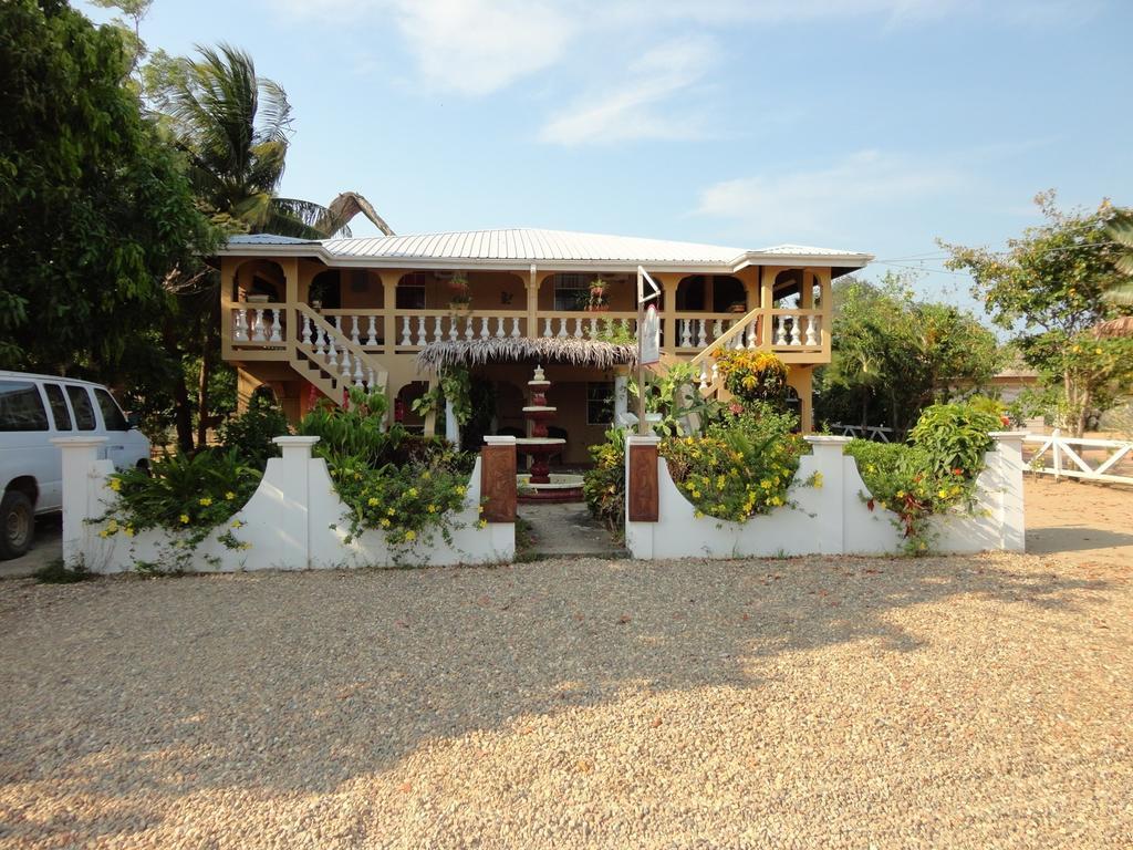 Caribbean Shores Bed & Breakfast Dangriga Eksteriør bilde