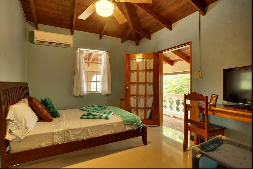 Caribbean Shores Bed & Breakfast Dangriga Eksteriør bilde