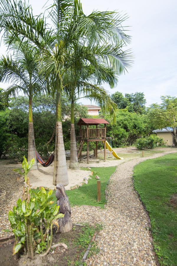 Caribbean Shores Bed & Breakfast Dangriga Eksteriør bilde
