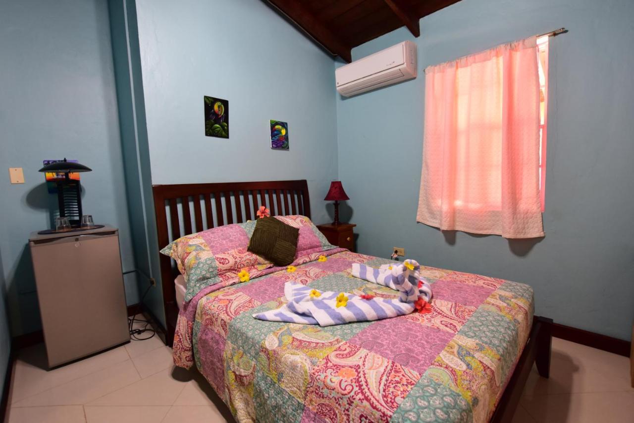 Caribbean Shores Bed & Breakfast Dangriga Eksteriør bilde