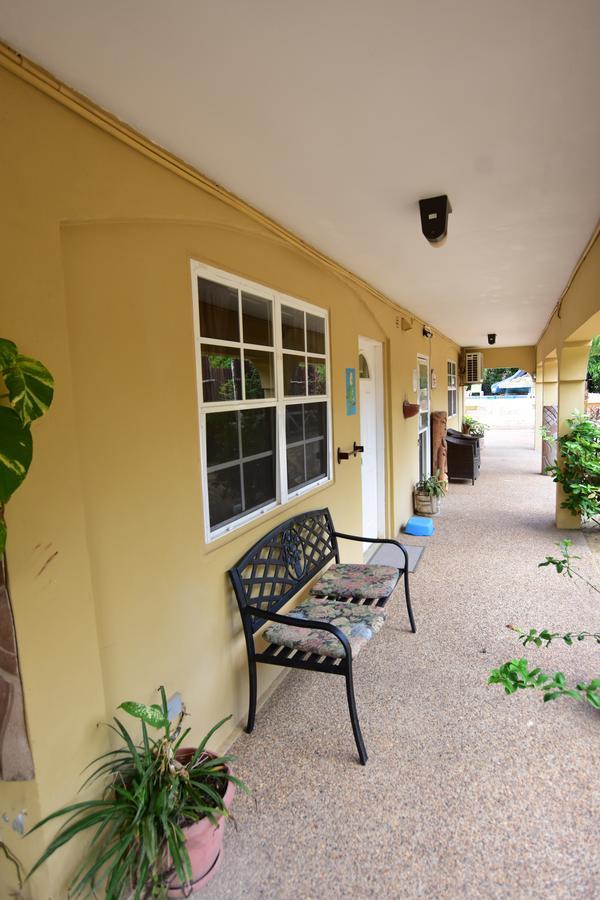 Caribbean Shores Bed & Breakfast Dangriga Eksteriør bilde