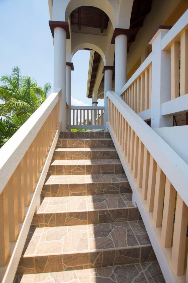 Caribbean Shores Bed & Breakfast Dangriga Eksteriør bilde