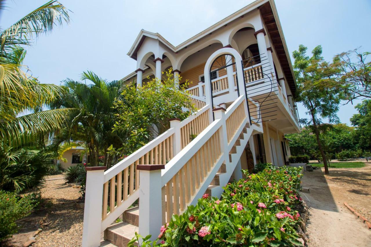 Caribbean Shores Bed & Breakfast Dangriga Eksteriør bilde